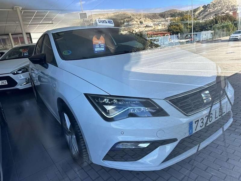 Usado Seat Leon FR 131 CV (96 kW) 2019 Blanco Utilitario