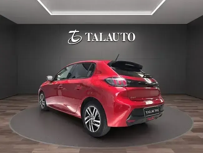 Usado Peugeot 208 Allure 102 CV (75 kW) 2021 Rojo Utilitario