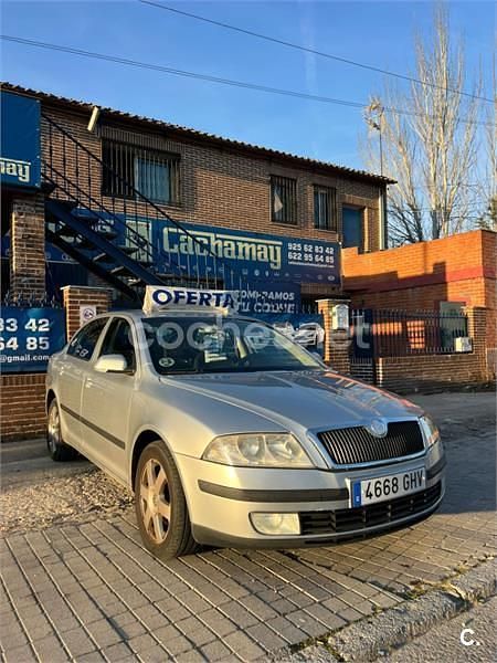 Usado Skoda Octavia Active 105 CV (77 kW) 2008 Gris / plata Berlina
