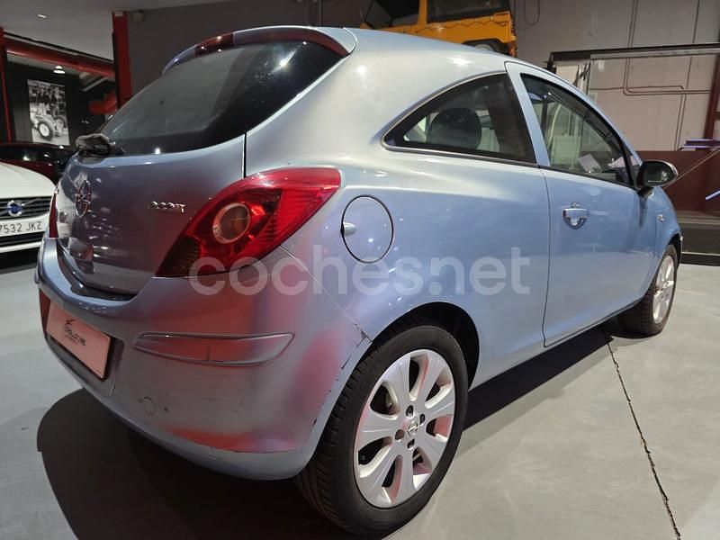 Usado Opel Corsa 75 CV (55 kW) 2008 Gris / plata Berlina