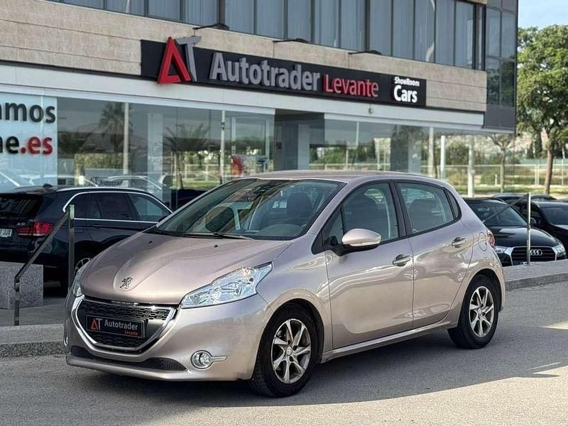 Beige Usado 2012 Peugeot 208 Allure Utilitario | 8950 € (Precio justo) - Imagen 1/4