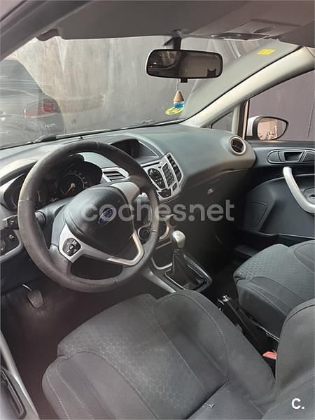 Usado Ford Fiesta 95 CV (69 kW) 2011 Blanco Utilitario