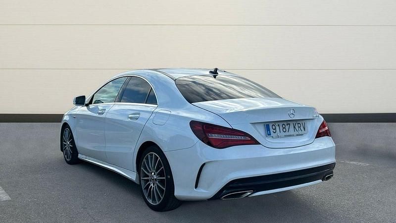 Usado Mercedes CLA200 AMG line 156 CV (114 kW) 2018 Blanco Berlina