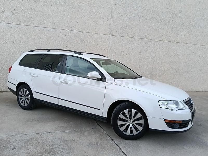 Usado VW Passat Advance 140 CV (102 kW) 2010 Blanco Familiar