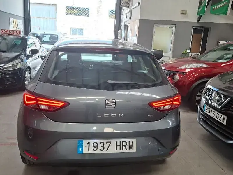 Begagnad Seat Leon Style 140 HK (102 kW) 2013 Grå Sedan