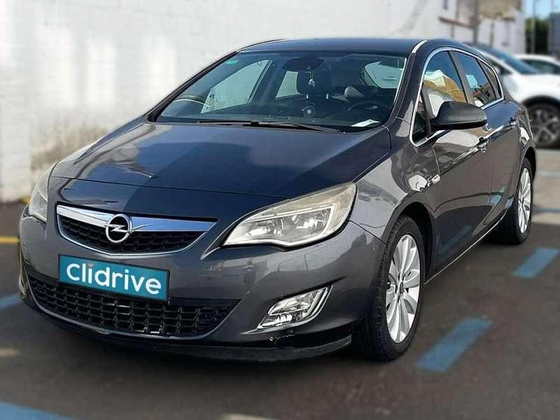 Usado Opel Astra Enjoy 116 CV (85 kW) 2010 Gris / plata Berlina