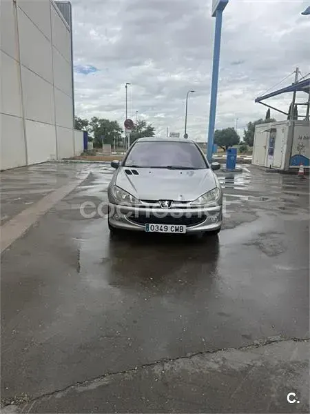 Usado Peugeot 206 110 CV (80 kW) 2003 Gris / plata Berlina