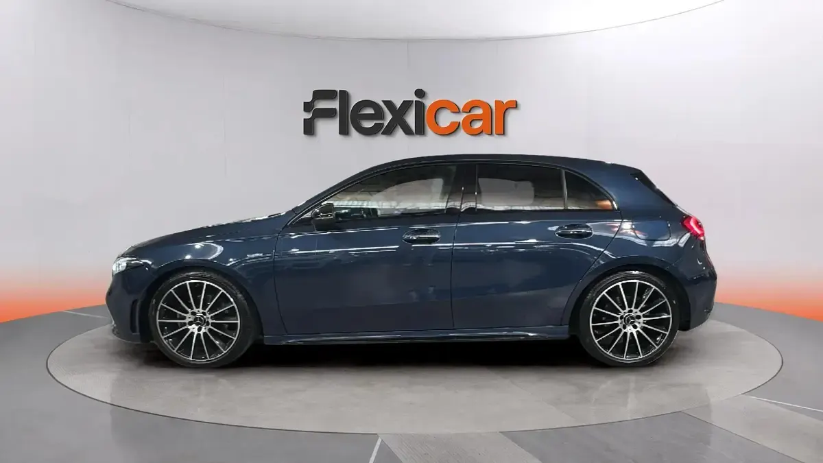 Usado Mercedes A180 116 CV (85 kW) 2022 Azul Berlina