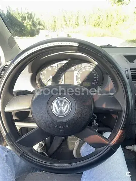 Usado VW Polo Conceptline 55 CV (40 kW) 2003 Negro Berlina
