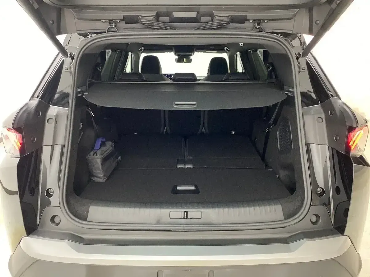 Nuevo Peugeot 5008 GT 145 CV (106 kW) 2025 Negro Monovolumen