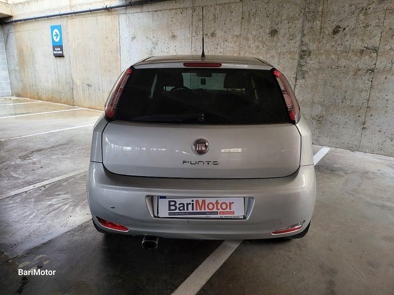 Usado Fiat Punto Pop 69 CV (50 kW) 2015 Gris / plata Utilitario