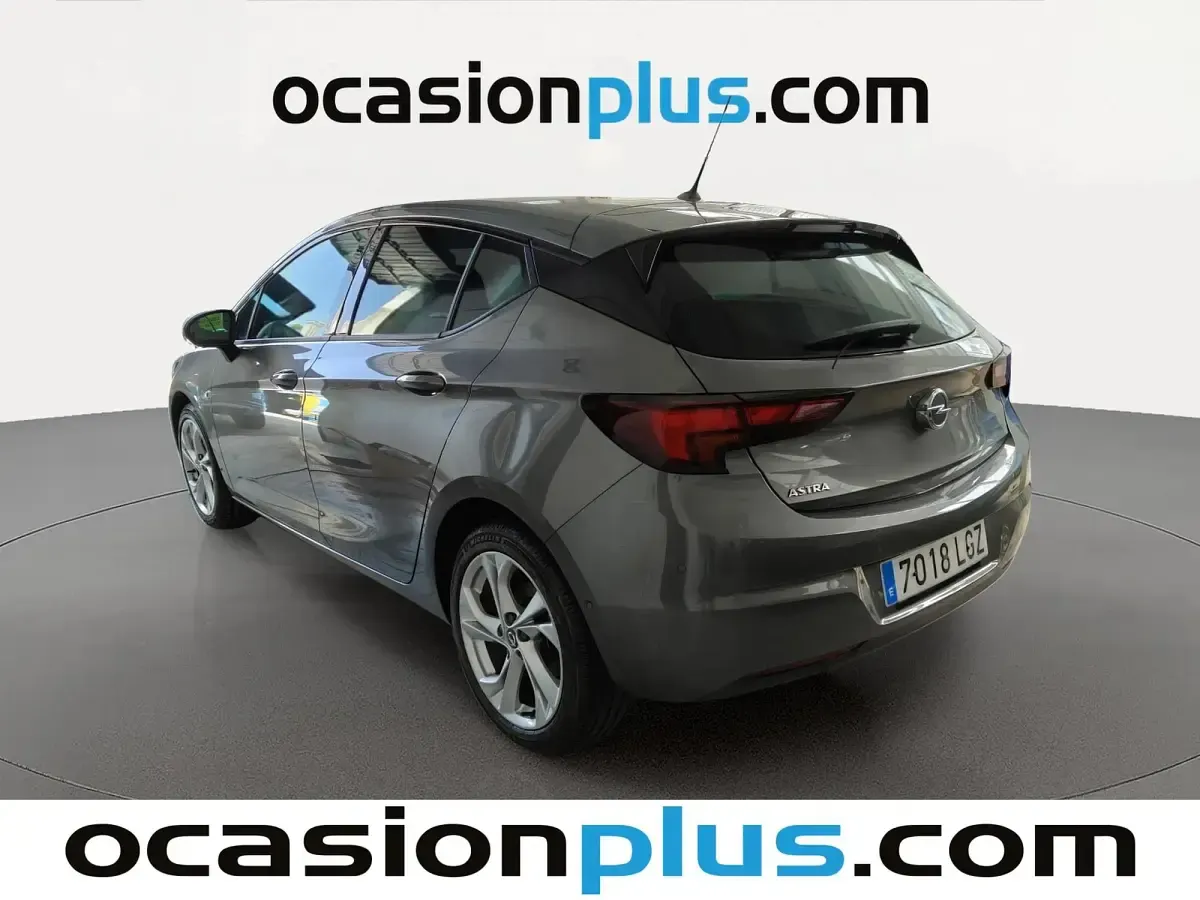 Usado Opel Astra GS Line 110 CV (80 kW) 2020 Gris Utilitario