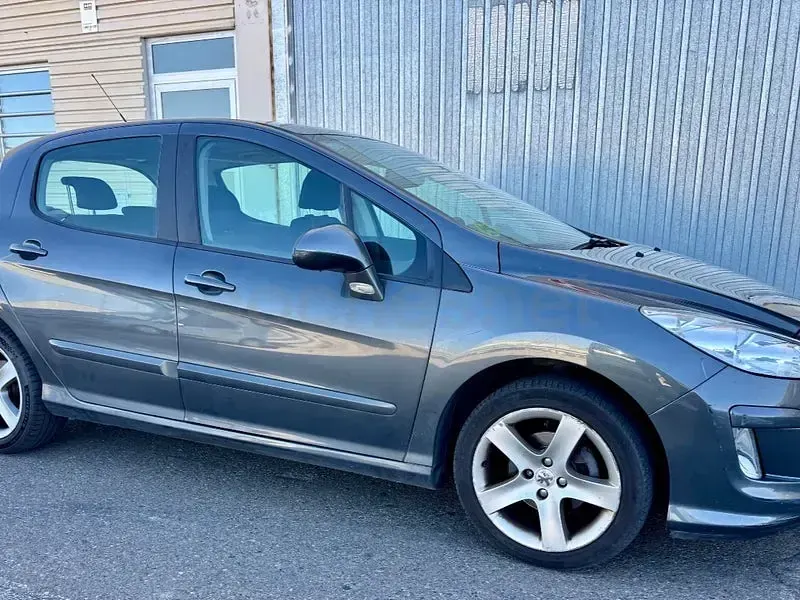 Usado Peugeot 308 Premium 110 CV (80 kW) 2009 Gris / plata Berlina