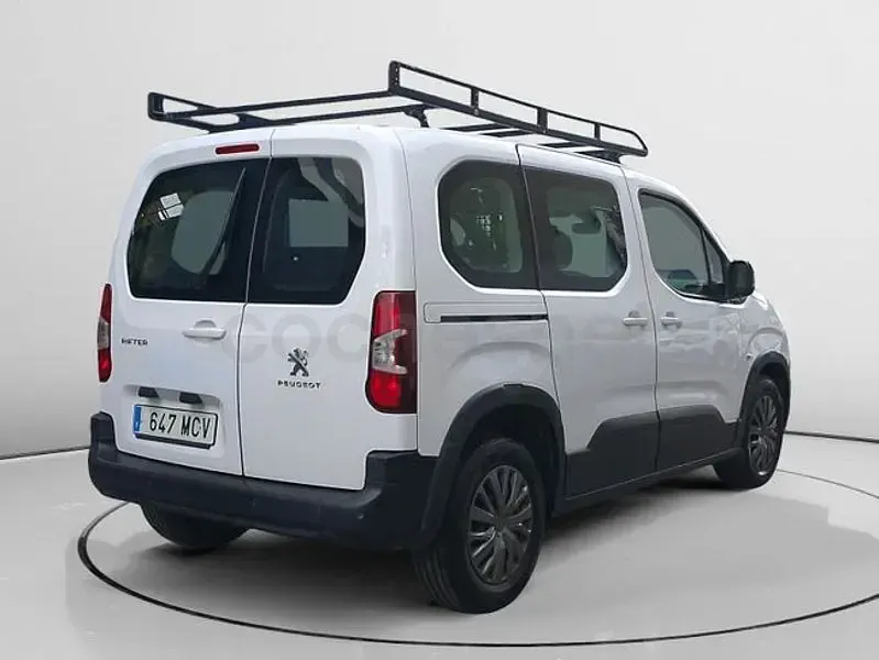 Usado Peugeot Rifter Active 100 CV (73 kW) 2022 Blanco Monovolumen