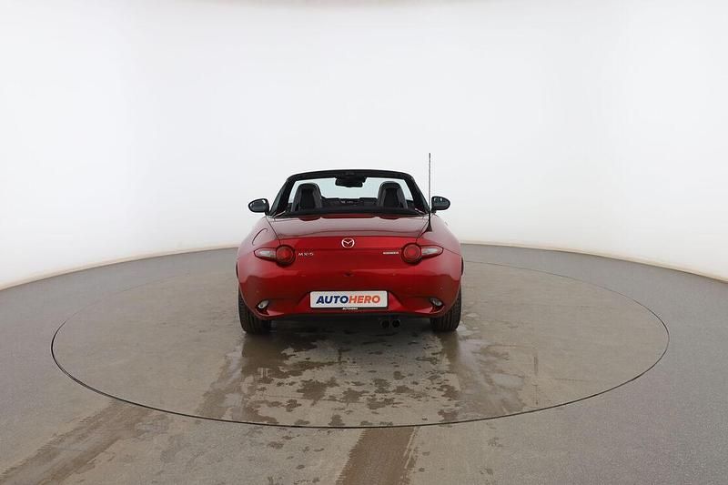 Usado Mazda MX5 Exclusive-Line 184 CV (135 kW) 2023 Rojo Descapotable
