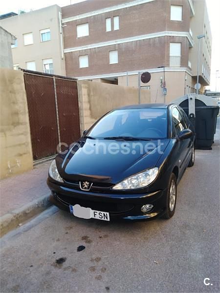 Usado Peugeot 206 70 CV (51 kW) 2007 Negro Berlina