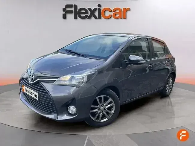 Usado Toyota Yaris Active 69 CV (50 kW) 2017 Gris Berlina