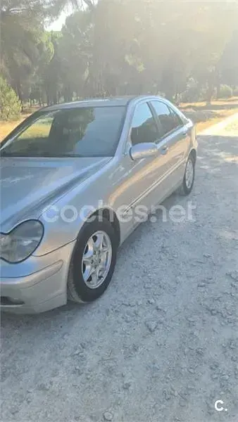 Usado Mercedes C200 Classic 116 CV (85 kW) 2002 Gris / plata Berlina