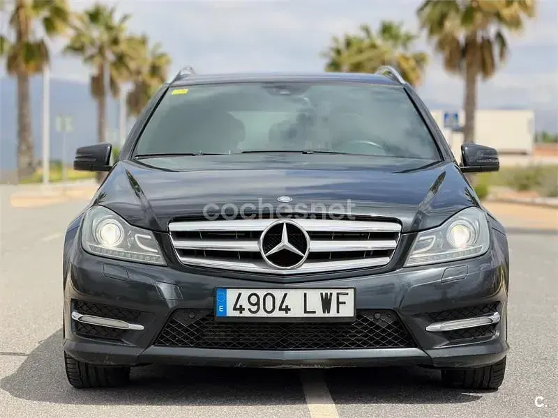 Usado Mercedes C220 170 CV (125 kW) 2012 Negro Familiar