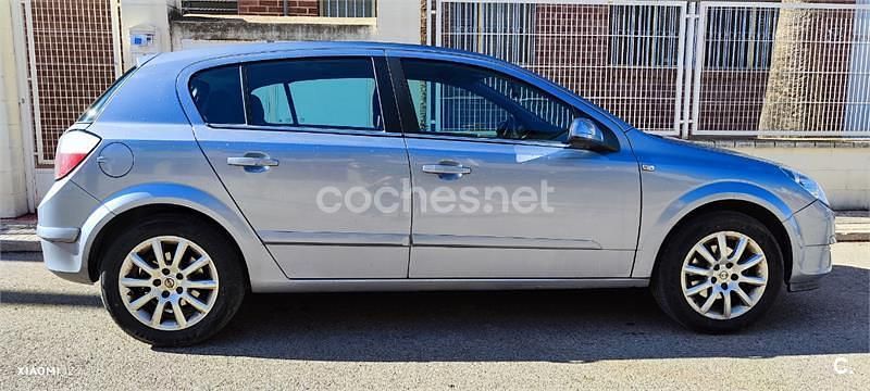 Gris / plata Usado 2004 Opel Astra Cosmo Berlina | 2700 € (Super precio) - Imagen 1/4