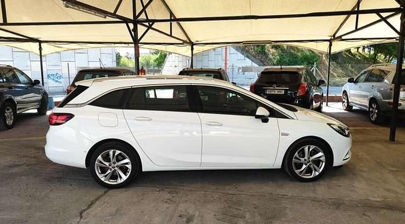 Usado Opel Astra Excellence 160 CV (117 kW) 2017 Blanco Familiar