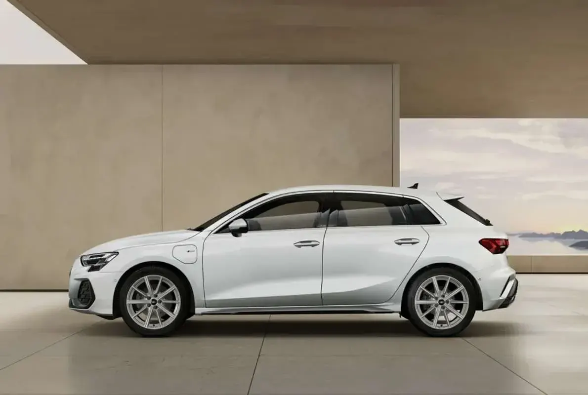 Nuevo Audi A3 Sportback e-tron 204 CV (150 kW) 2026 Blanco Utilitario
