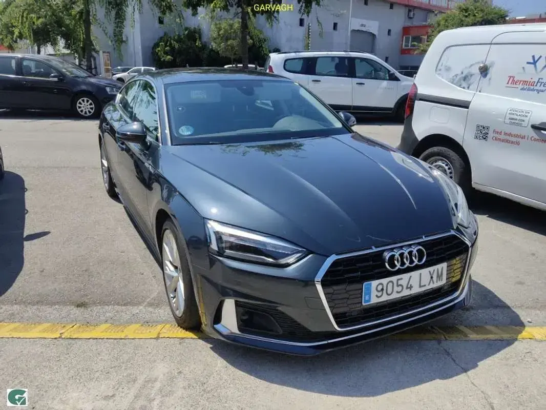Usado Audi A5 Sportback Advanced 163 CV (119 kW) 2022 Gris Utilitario