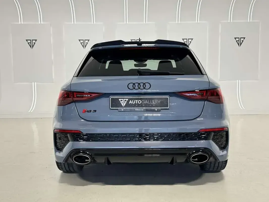 Usado Audi RS3 Sportback Premium 400 CV (294 kW) 2022 Gris Utilitario
