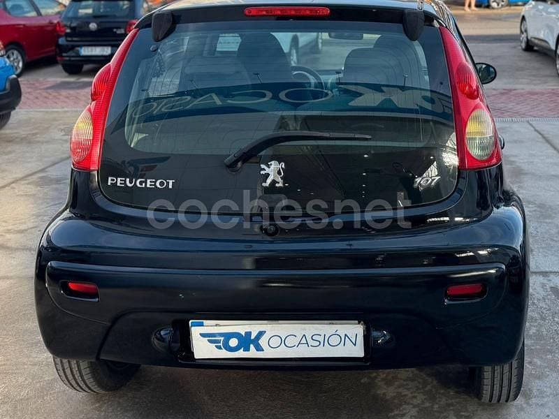 Usado Peugeot 107 68 CV (50 kW) 2007 Negro Utilitario