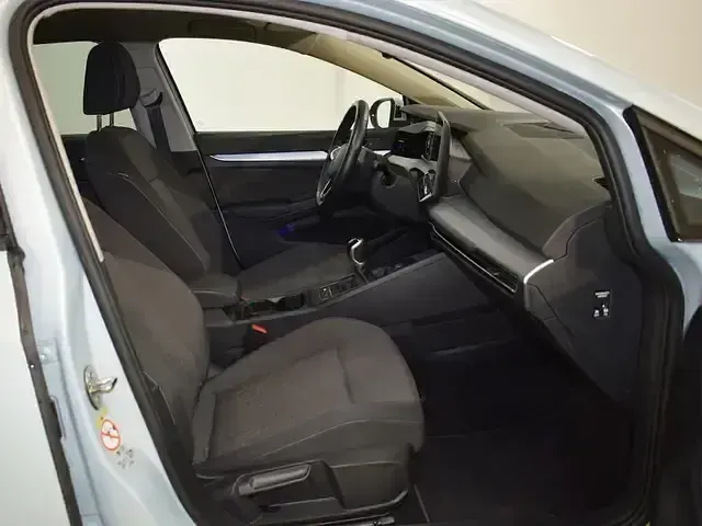 Usado VW Golf VIII 115 CV (84 kW) 2025 Gris Berlina