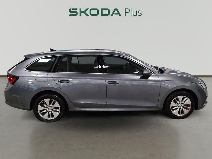 Usado Skoda Octavia Ambition 115 CV (84 kW) 2023 Gris Familiar