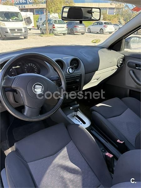 Usado Seat Ibiza Stella 75 CV (55 kW) 2002 Gris / plata Berlina
