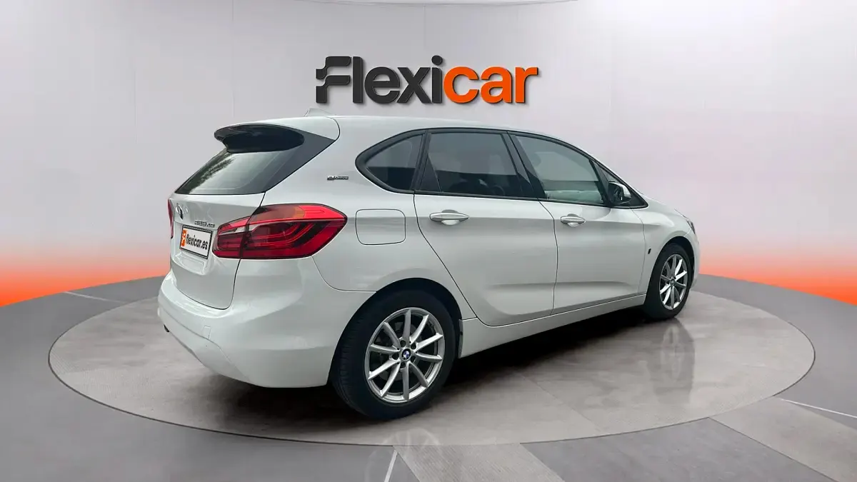 Usado BMW 225 Active Tourer iPerformance 224 CV (164 kW) 2019 Blanco Monovolumen