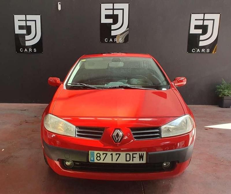 Usado Renault Mégane Cabriolet Authentique 114 CV (83 kW) 2005 Rojo Descapotable