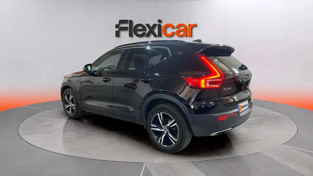 Usado Volvo XC40 Momentum 150 CV (110 kW) 2020 Negro SUV