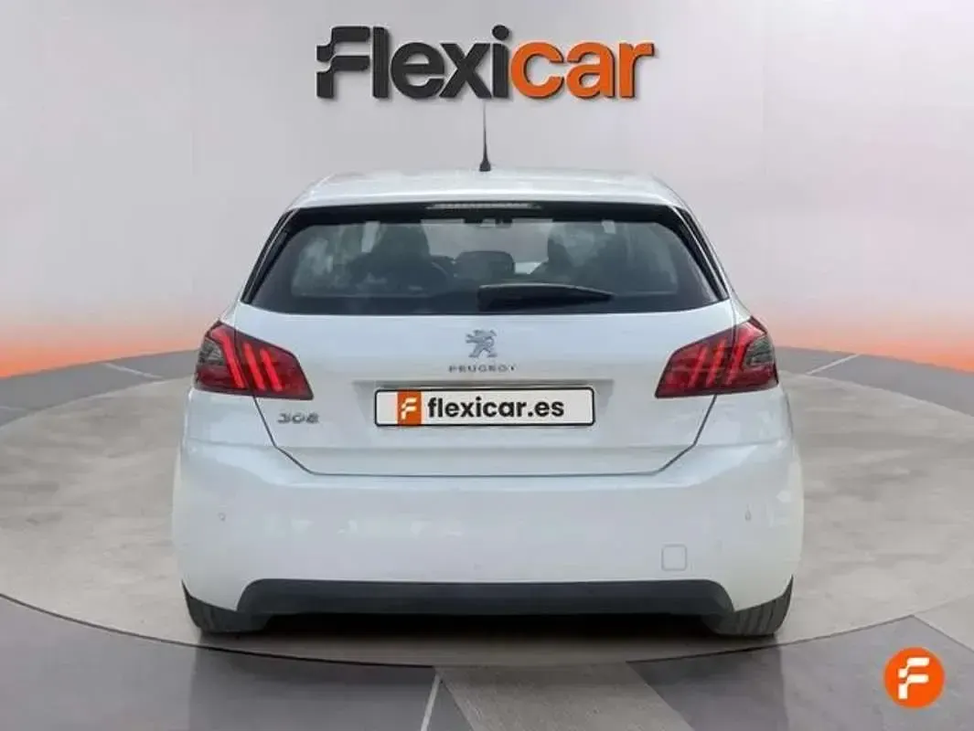 Usado Peugeot 308 Allure 131 CV (96 kW) 2021 Blanco Utilitario