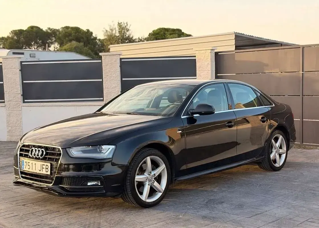 Usado Audi A4 S-Line 136 CV (100 kW) 2015 Negro Berlina