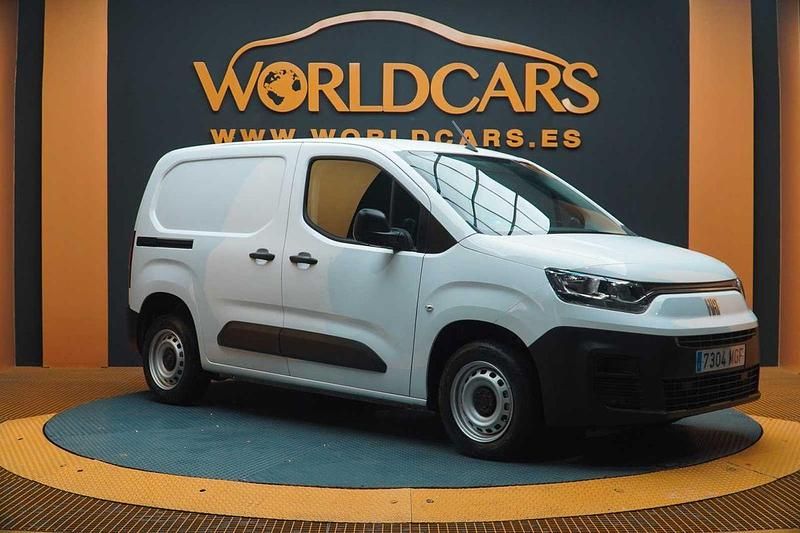 Usado Fiat Doblò 102 CV (75 kW) 2023 Blanco Monovolumen