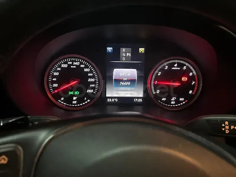 Usado Mercedes GLC250 211 CV (155 kW) 2018 Gris / plata SUV