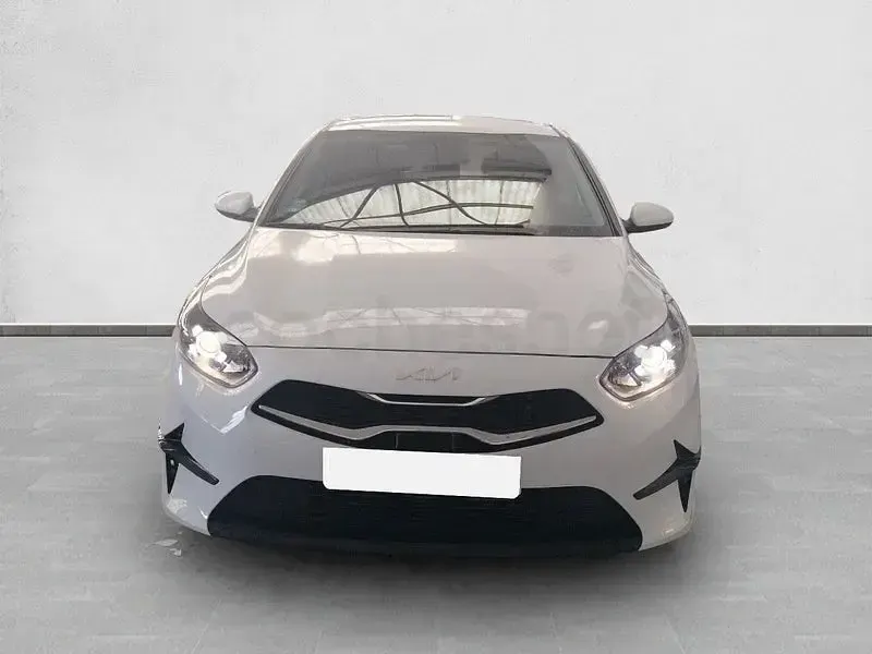 Usado Kia Ceed 100 CV (73 kW) 2025 Blanco Utilitario