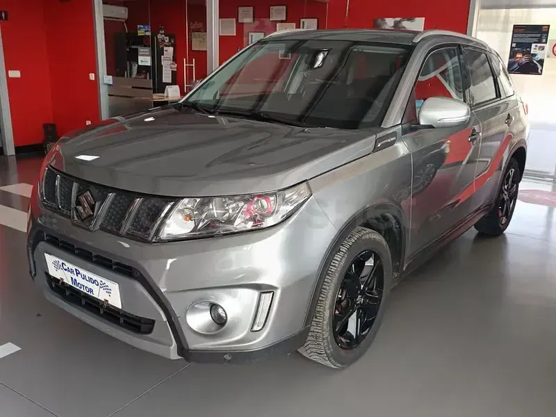 Usado Suzuki Vitara 140 CV (102 kW) 2017 Gris / plata SUV