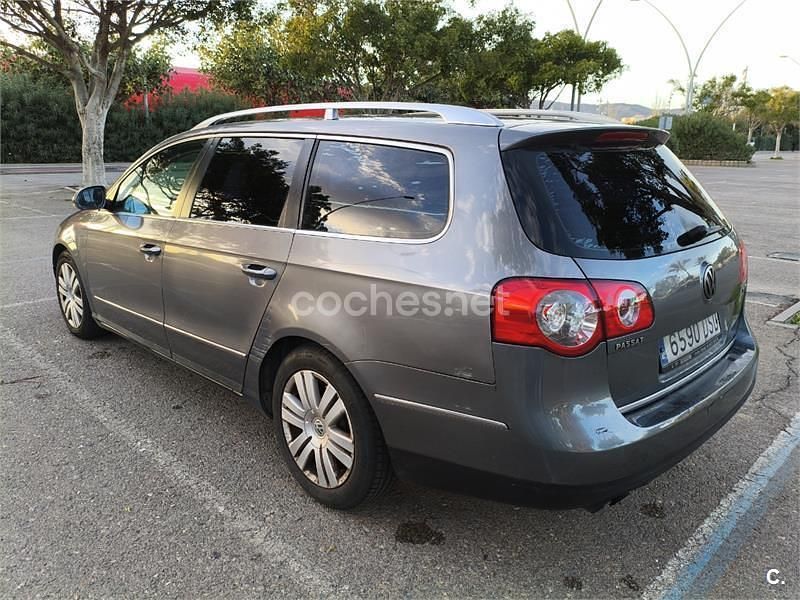 Usado VW Passat Highline 140 CV (102 kW) 2005 Gris / plata Familiar