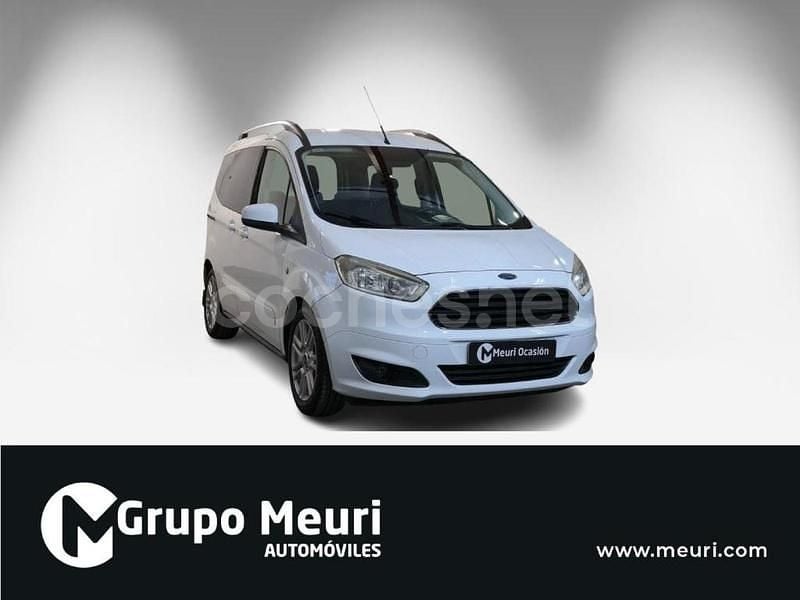 Usado Ford Tourneo Courier Titanium 102 CV (75 kW) 2016 Blanco Monovolumen