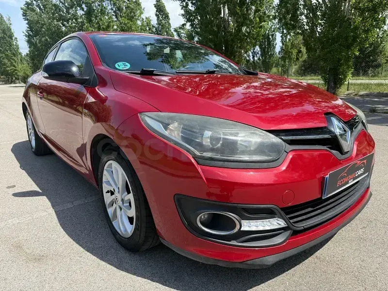 Usado Renault Mégane Bose Edition 130 CV (95 kW) 2015 Granate Coupe