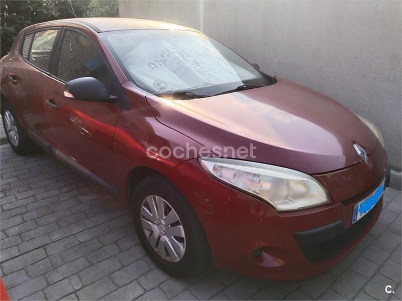 Rojo Usado 2010 Renault Mégane III Berlina | 2900 € (Un poco caro) - Imagen 1/4