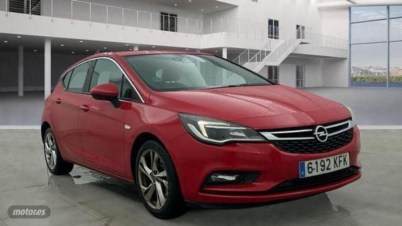 Usado Opel Astra Dynamic 136 CV (100 kW) 2017 Rojo Berlina