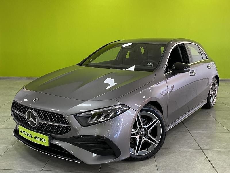 Gris / plata Usado 2025 Mercedes A180 AMG Berlina | 35.300 € (Precio justo) - Imagen 1/4