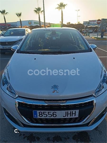 Blanco Usado 2015 Peugeot 208 Allure Utilitario | 8500 € (Precio justo) - Imagen 1/4