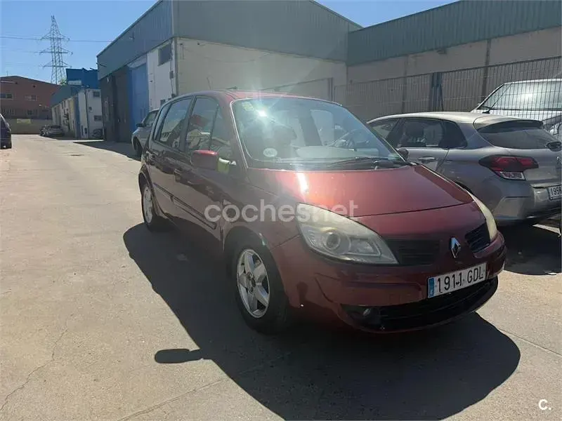 Usado Renault Scénic II 105 CV (77 kW) 2008 Rojo Monovolumen