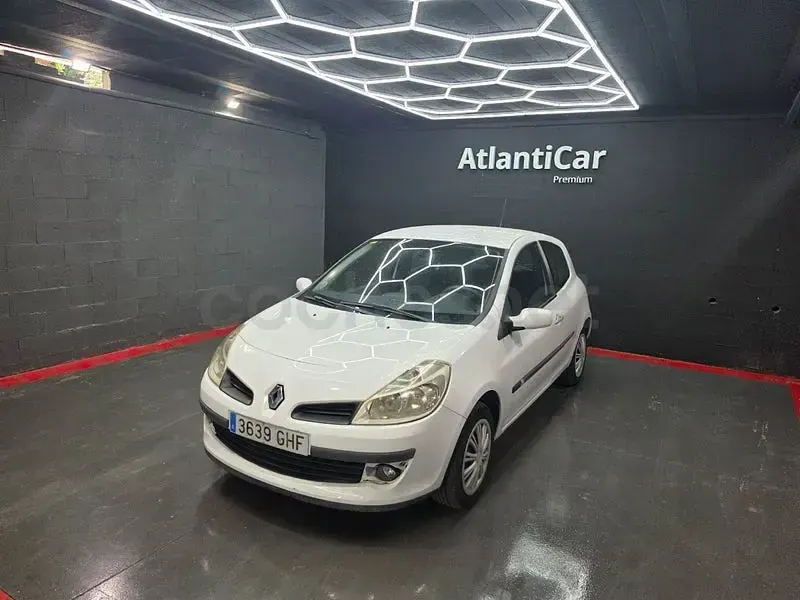 Usado Renault Clio II 70 CV (51 kW) 2008 Blanco Berlina